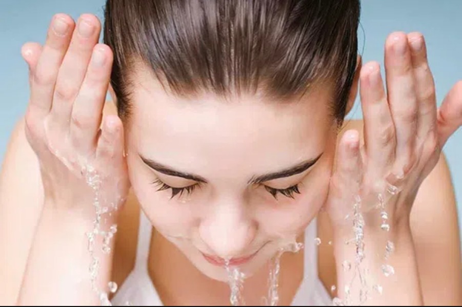 Những thói quen tốt bảo vệ da mặt khỏe mạnh trong mùa hè